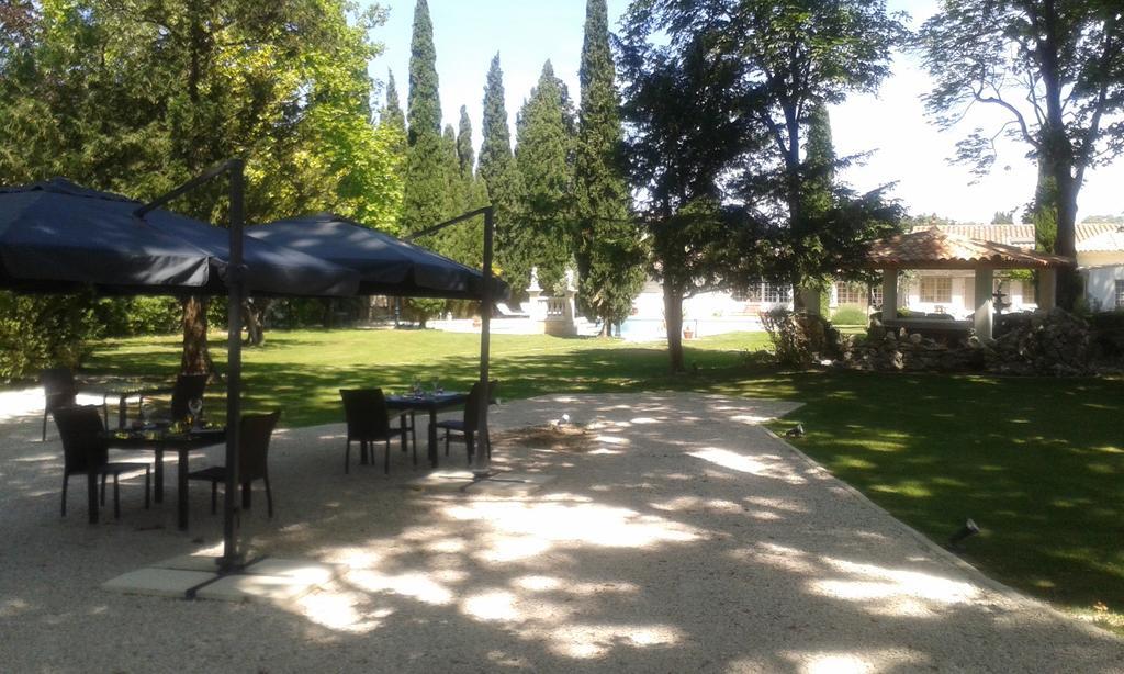 Hostellerie Les Frenes Avinyon Dış mekan fotoğraf