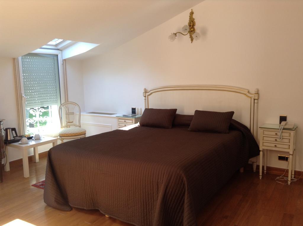 Hostellerie Les Frenes Avinyon Dış mekan fotoğraf