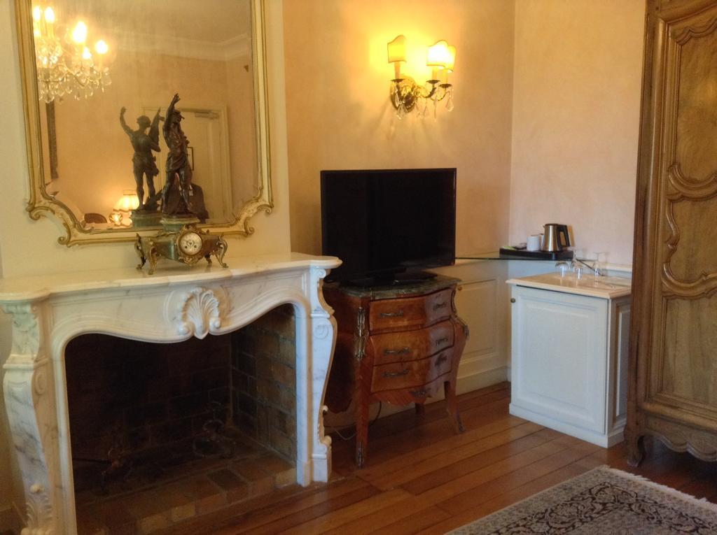 Hostellerie Les Frenes Avinyon Dış mekan fotoğraf
