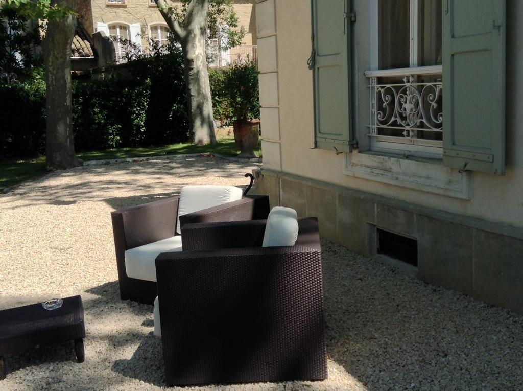 Hostellerie Les Frenes Avinyon Dış mekan fotoğraf