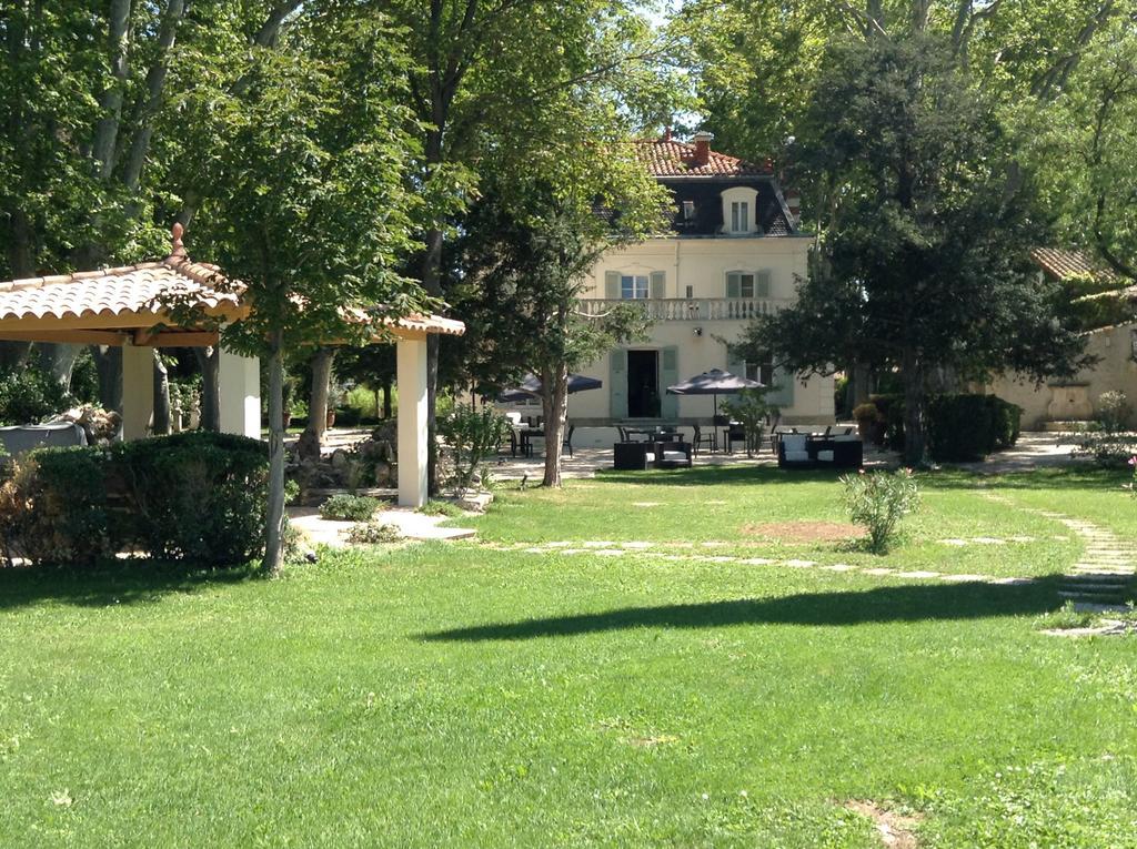 Hostellerie Les Frenes Avinyon Dış mekan fotoğraf