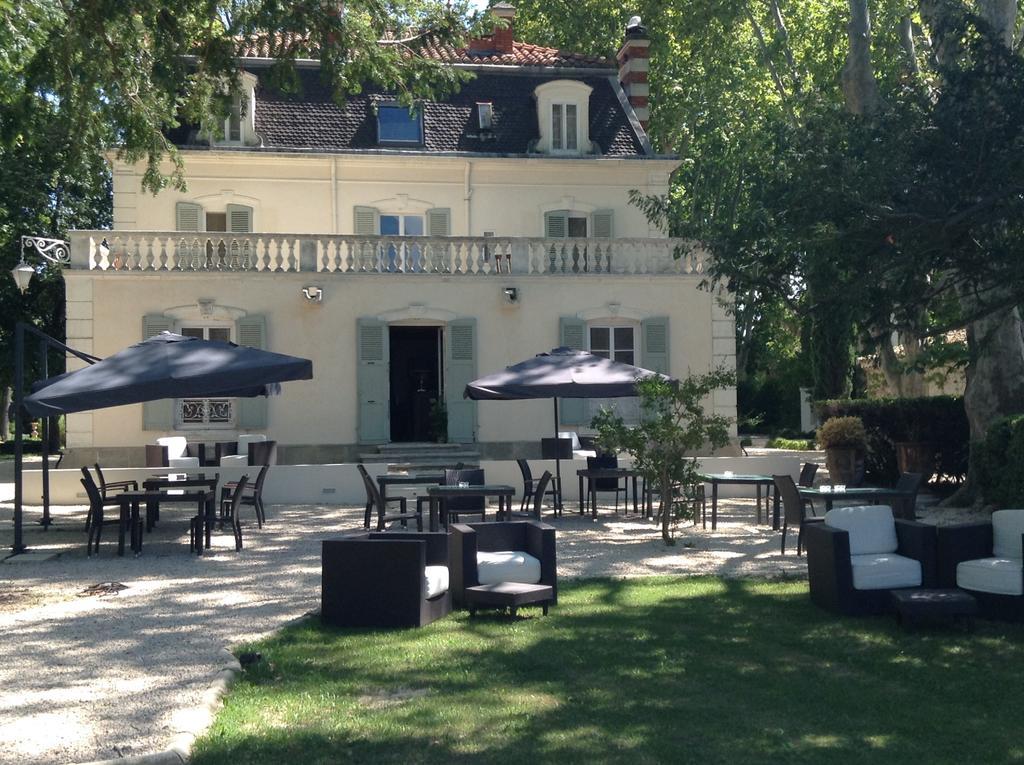 Hostellerie Les Frenes Avinyon Dış mekan fotoğraf