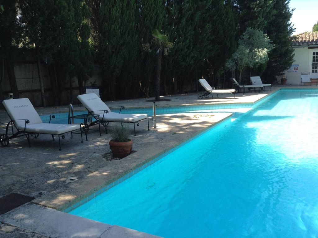 Hostellerie Les Frenes Avinyon Dış mekan fotoğraf