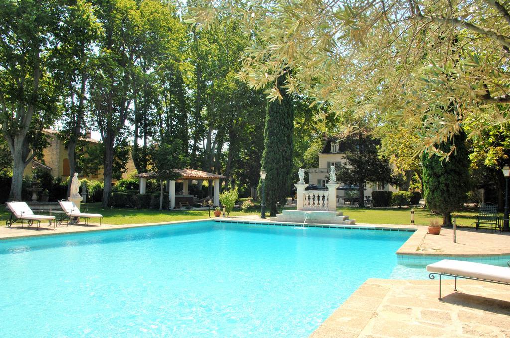 Hostellerie Les Frenes Avinyon Dış mekan fotoğraf