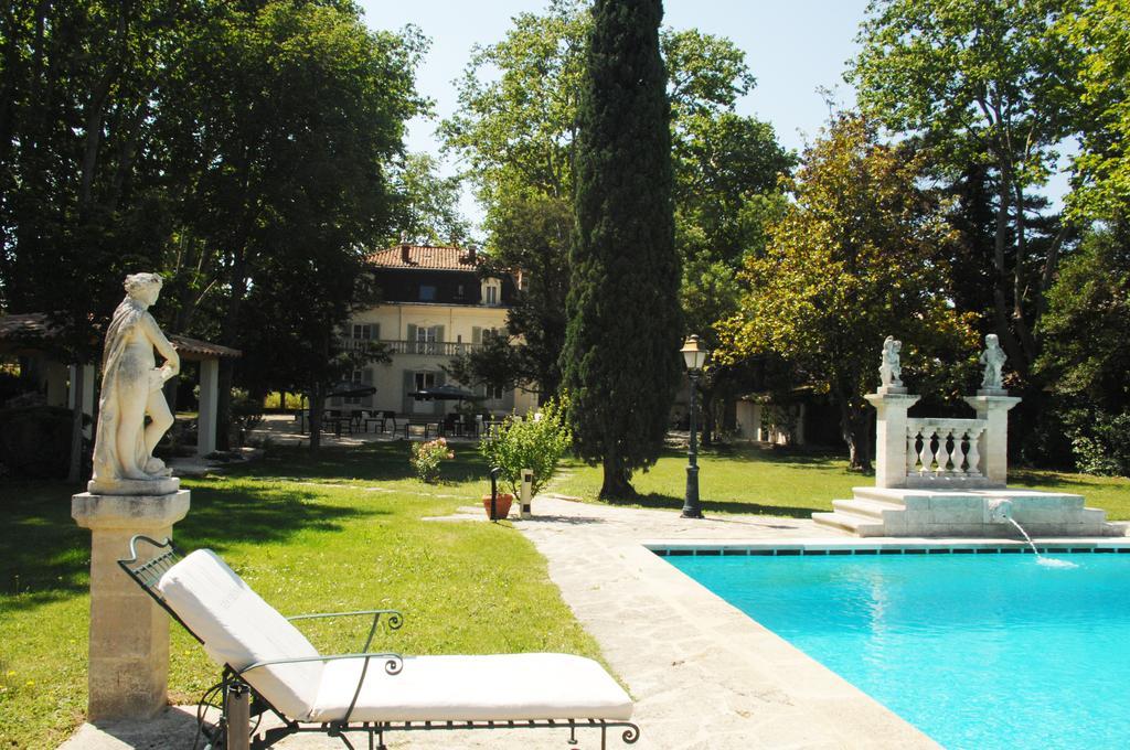 Hostellerie Les Frenes Avinyon Dış mekan fotoğraf