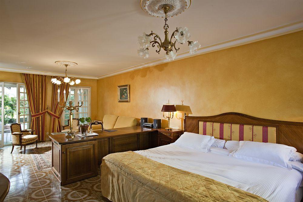 Hostellerie Les Frenes Avinyon Oda fotoğraf