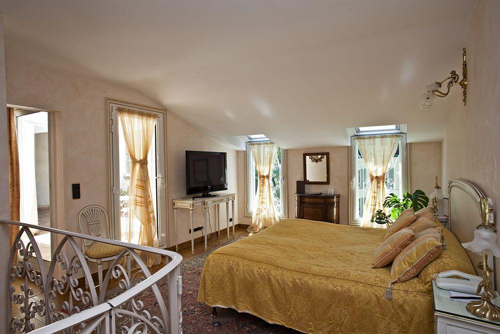 Hostellerie Les Frenes Avinyon Oda fotoğraf