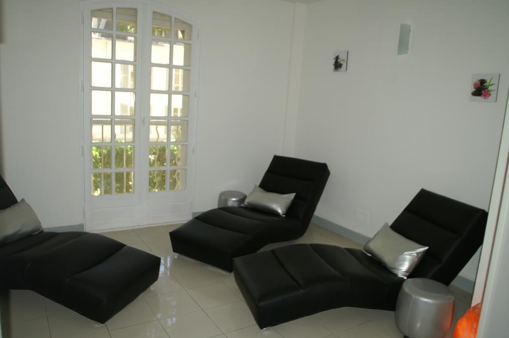 Hostellerie Les Frenes Avinyon Dış mekan fotoğraf