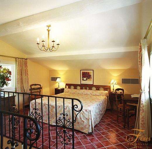 Hostellerie Les Frenes Avinyon Oda fotoğraf