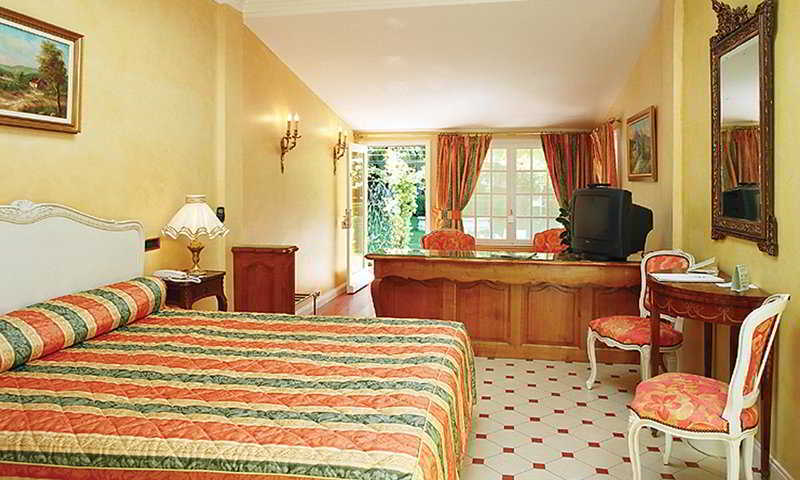 Hostellerie Les Frenes Avinyon Oda fotoğraf